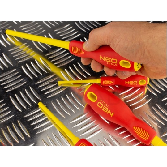 Zestaw wkrętaków izolowanych dla elektryka 5 sztuk: 3x płaskie PŁ + 2x krzyżowe PH 1kV NEO 04-220