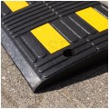 Najazd gumowy podjazd krawężnikowy 500x325x50mm