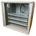 Szafa wisząca RACK 19" 12U 500mm w zestawie z 3 półkami, 2 wentylatorami i termostatem, drzwi szklane szara MIRSAN